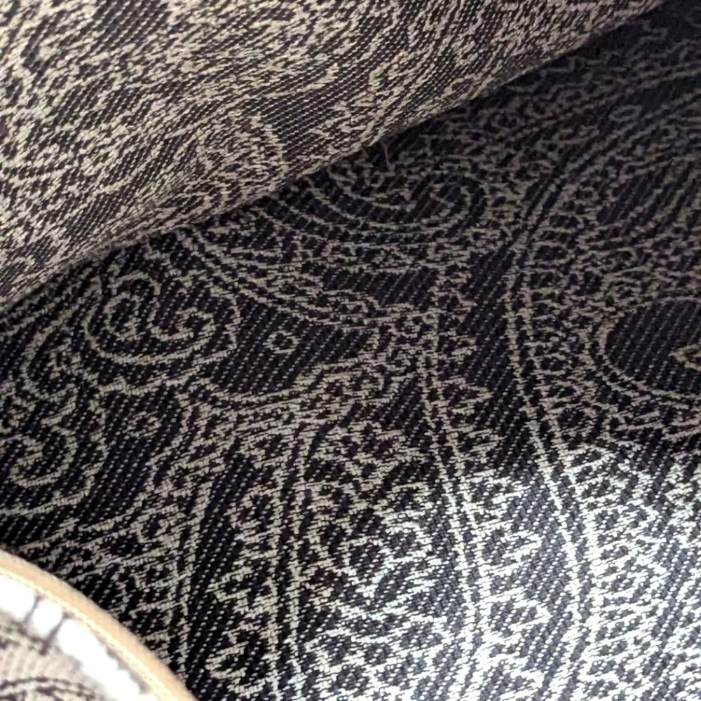 Brand New - (2) La-Z-Boy 18x18 Accent Pillow Covers Paisley Motif - Picture 9 of 14